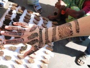 Kriegsbemalung mit Henna Kriegsbemalung mit Henna