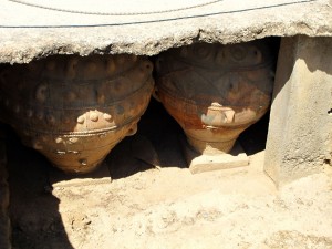 Pithoi, etwa 1,5 m hoch Pithoi, etwa 1,5 m hoch