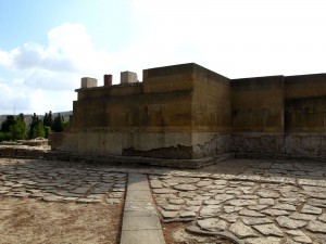 Westhof mit Prozessionswegen (wie in Phaistos)