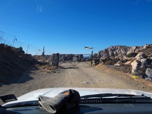Durch dieses Gatter müssen sie kommen! Durch dieses Gatter müssen sie kommen!