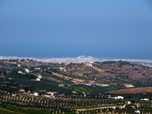 Blick von Anemospilia Richtung Heraklion Blick von Anemospilia Richtung Heraklion
