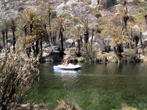 Tretbootfahren lohnt kaum, da man auf dem Fluss nicht weit kommt. Tretbootfahren lohnt kaum, da man auf dem Fluss nicht weit kommt.